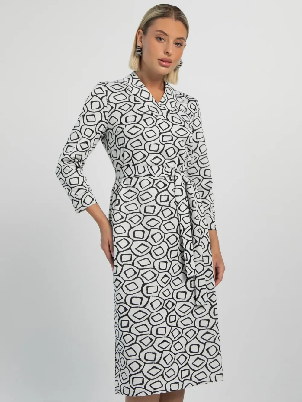 Платье Лаконичный стиль (черно-белое) П16036-19М LT Collection