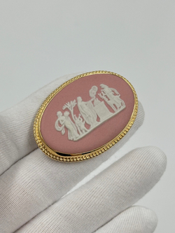 Брошь Wedgwood розовая