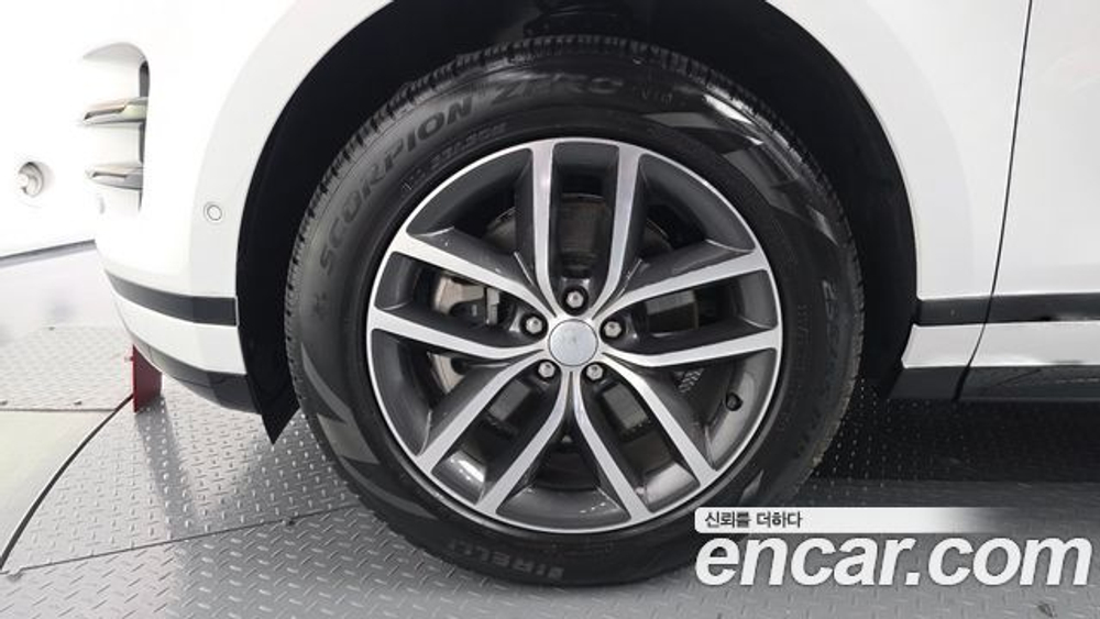 Land Rover Range Rover Evoque P250 Dynamic SE — 2025