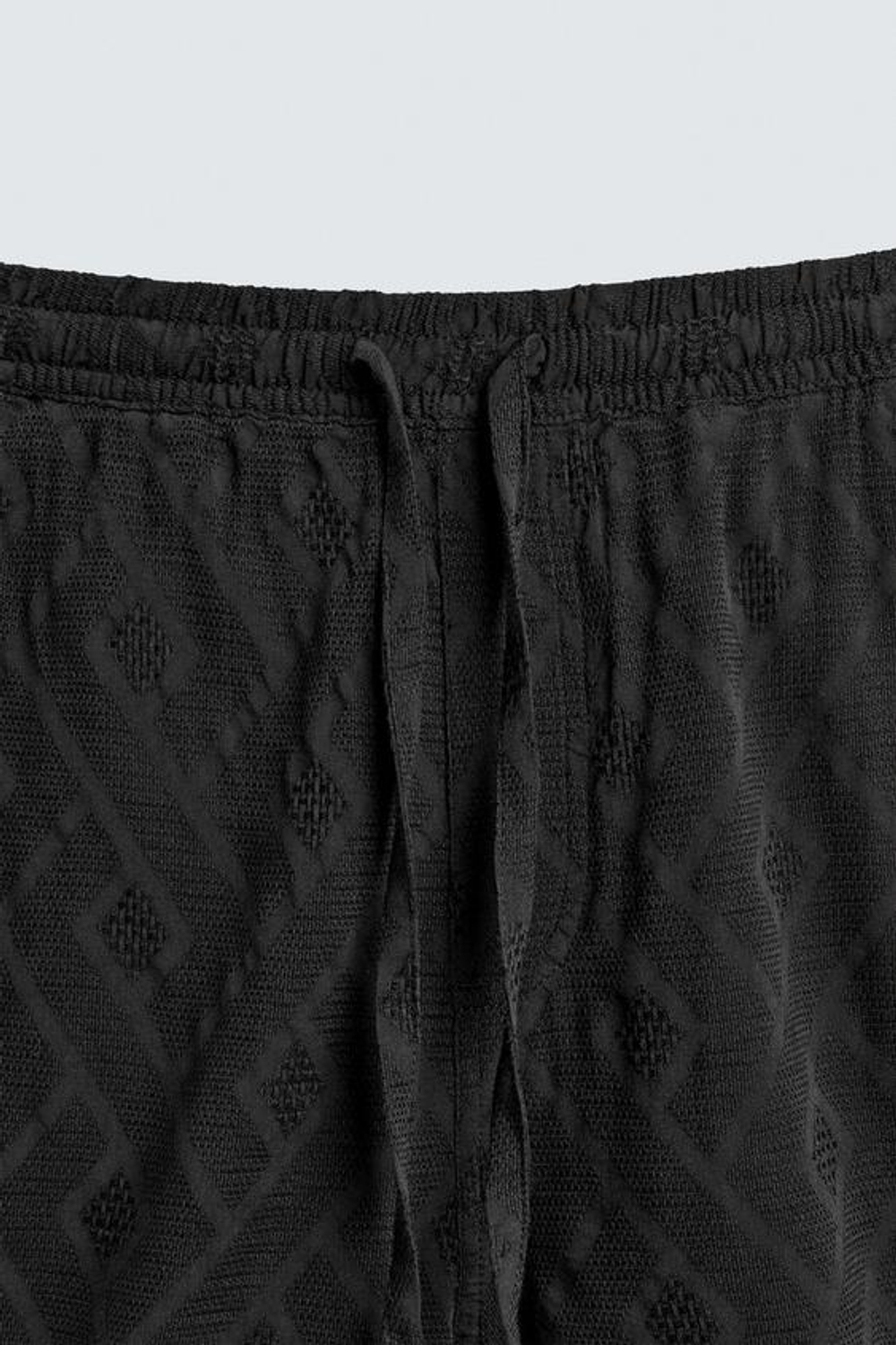 ZARA ШОРТЫ ИЗ ЖАККАРДА С ГЕОМЕТРИЧЕСКИМ РИСУНКОМ, ЧЕРНЫЙ