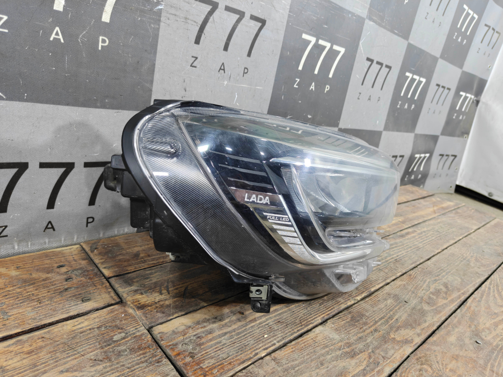 Фара правая LED LADA Vesta NG 22-нв Б/У Оригинал 8450040000