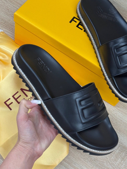 Шлепанцы/Тапочки Fendi