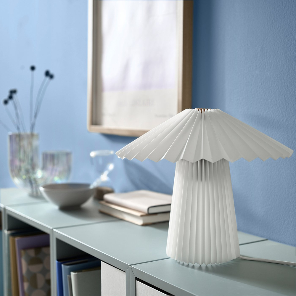 IKEA KUDDLAVA  (ИКЕА КУДДЛАВА)  -  Лампа настольная - плиссированный белый 28 см