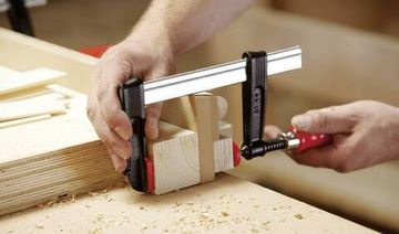 Струбцина чугунная 100/50 5.5 кН деревянная ручка Bessey TPN10BE