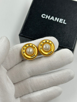 Клипсы с «жемчугом» Chanel