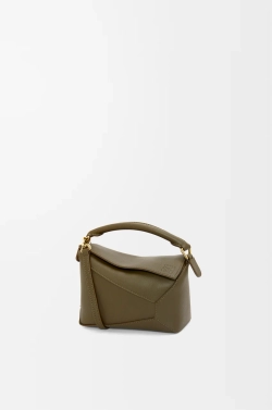 Loewe Мини-сумка Puzzle Edge из классической телячьей кожи, темный хаки