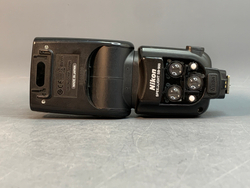 Nikon SB-900, отсутствует накладка на корпусе
