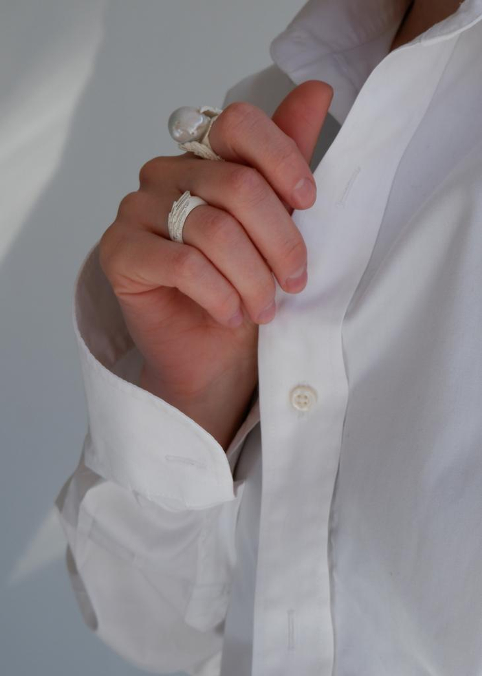Кольцо тонкое с крылом — Caviar Jewellery, белый, фото 3