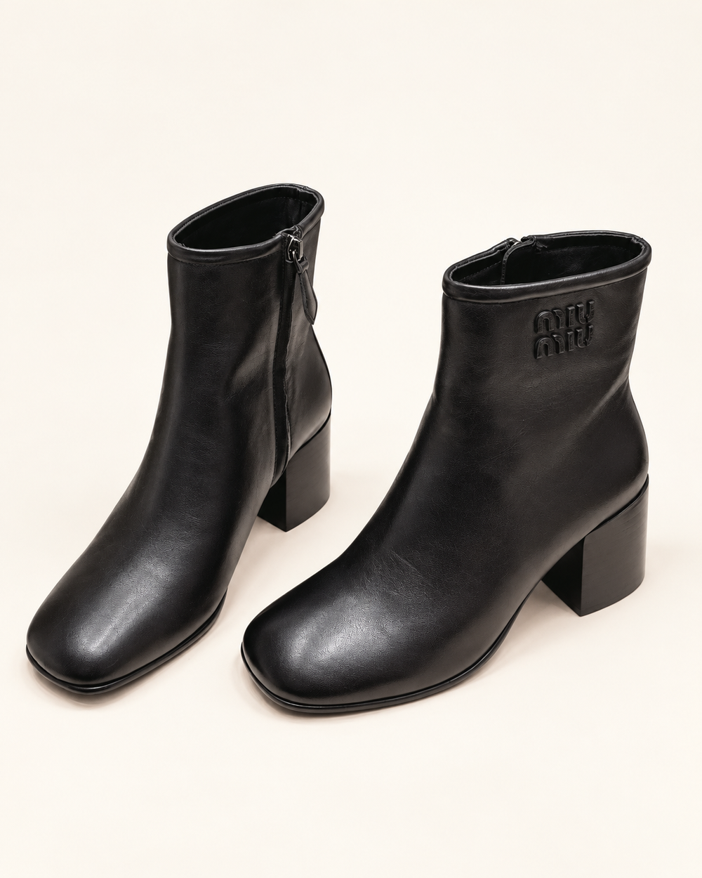 Женские кожаные ботильоны Miu Miu на каблуке 6 см — чёрные