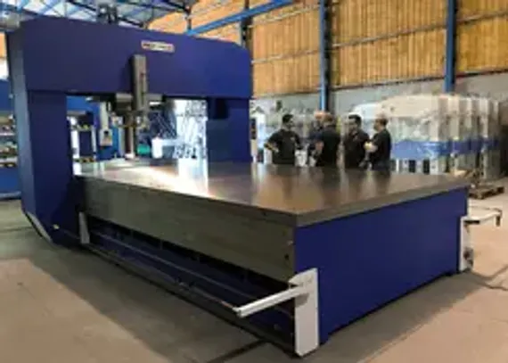 Электромеханическая гильотина Rollbend RGS 1550x6