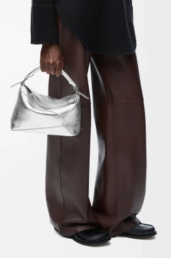 Loewe Маленькая сумка Puzzle Edge из ламинированной овечьей кожи, серебряный