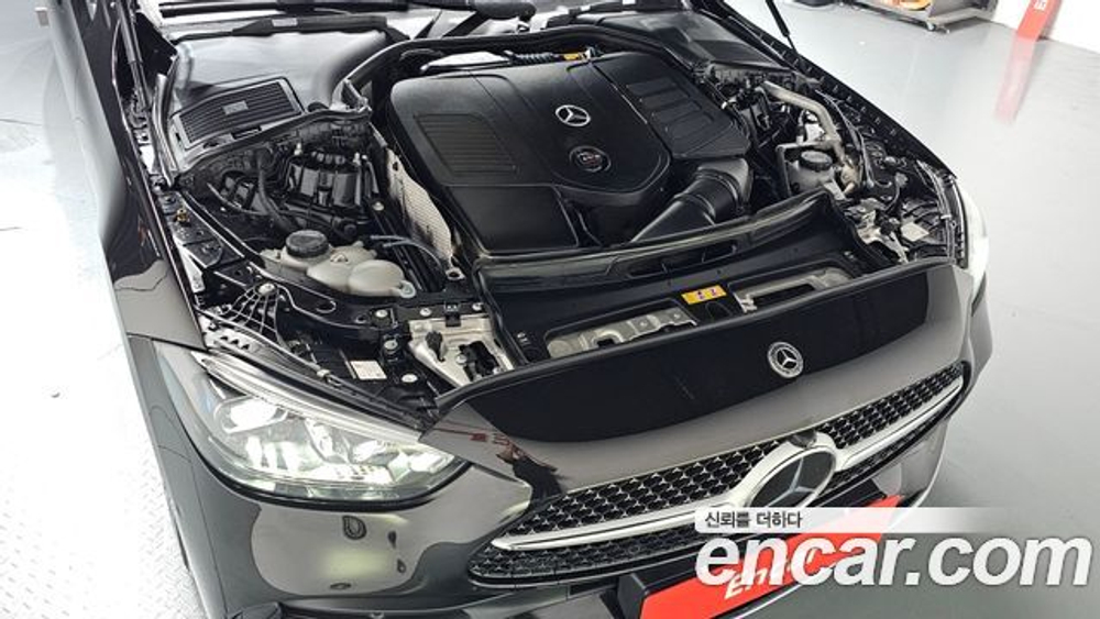 Mercedes-Benz C-Class C300 4MATIC AMG Line — 2024
