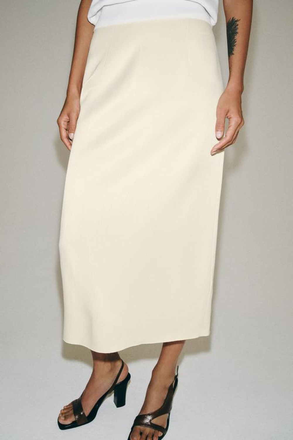 ZARA ПРЯМАЯ ЮБКА МИДИ — ZW COLLECTION, ЭКРЮ