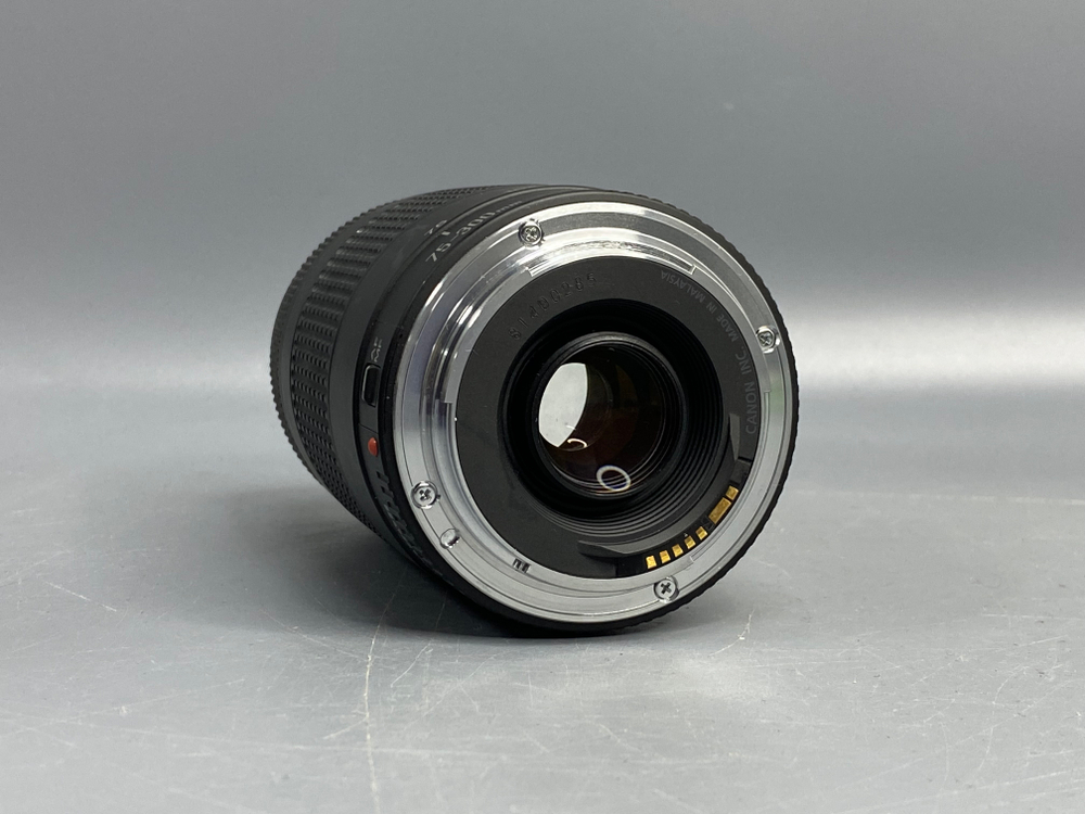 Canon EF 75-300mm f/4-5.6 III пыль внутри передней линзы