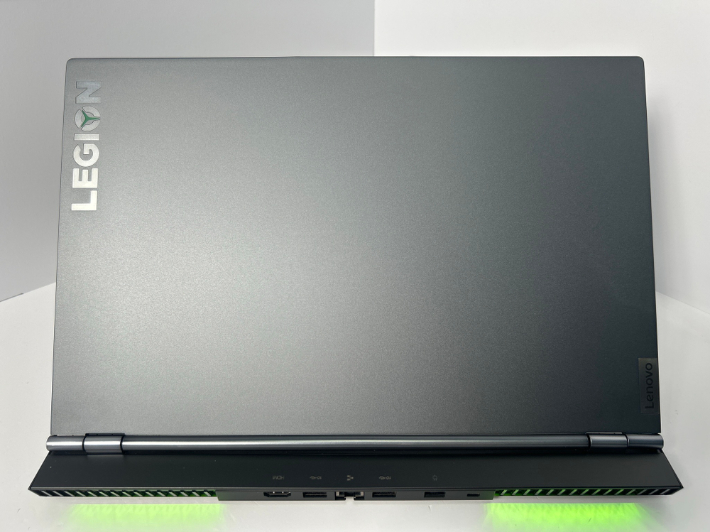 Ноутбук Lenovo Legion 7-15IMH05 (81YT0017RU) 15.6"/Intel Core i7-10750H/RAM 16GB/SSD 512GB/GeForce RTX 2070 8GB Max-Q Design 8GB/1920x1080/IPS 144Hz/Windows 11/Подсветка кл-ры: RGB/Серый. Состояние: Уценка/царапины на матрице