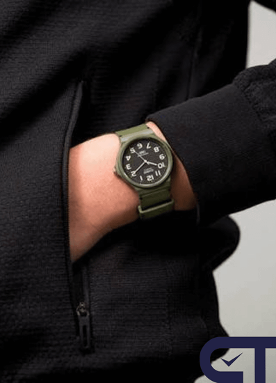 CASIO MQ-24UC-3B — классические аналоговые часы в матовом бежево-коричневом цвете