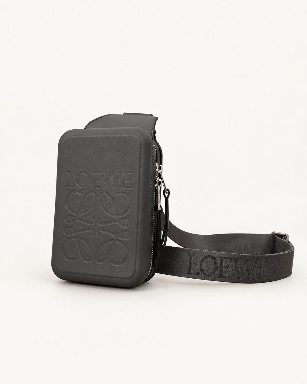 LOEWE сумка molded sling, тёмно-серый цвет, вид спереди