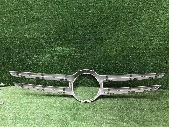 Накладка решетки радиатора Mercedes C W205 14-18
