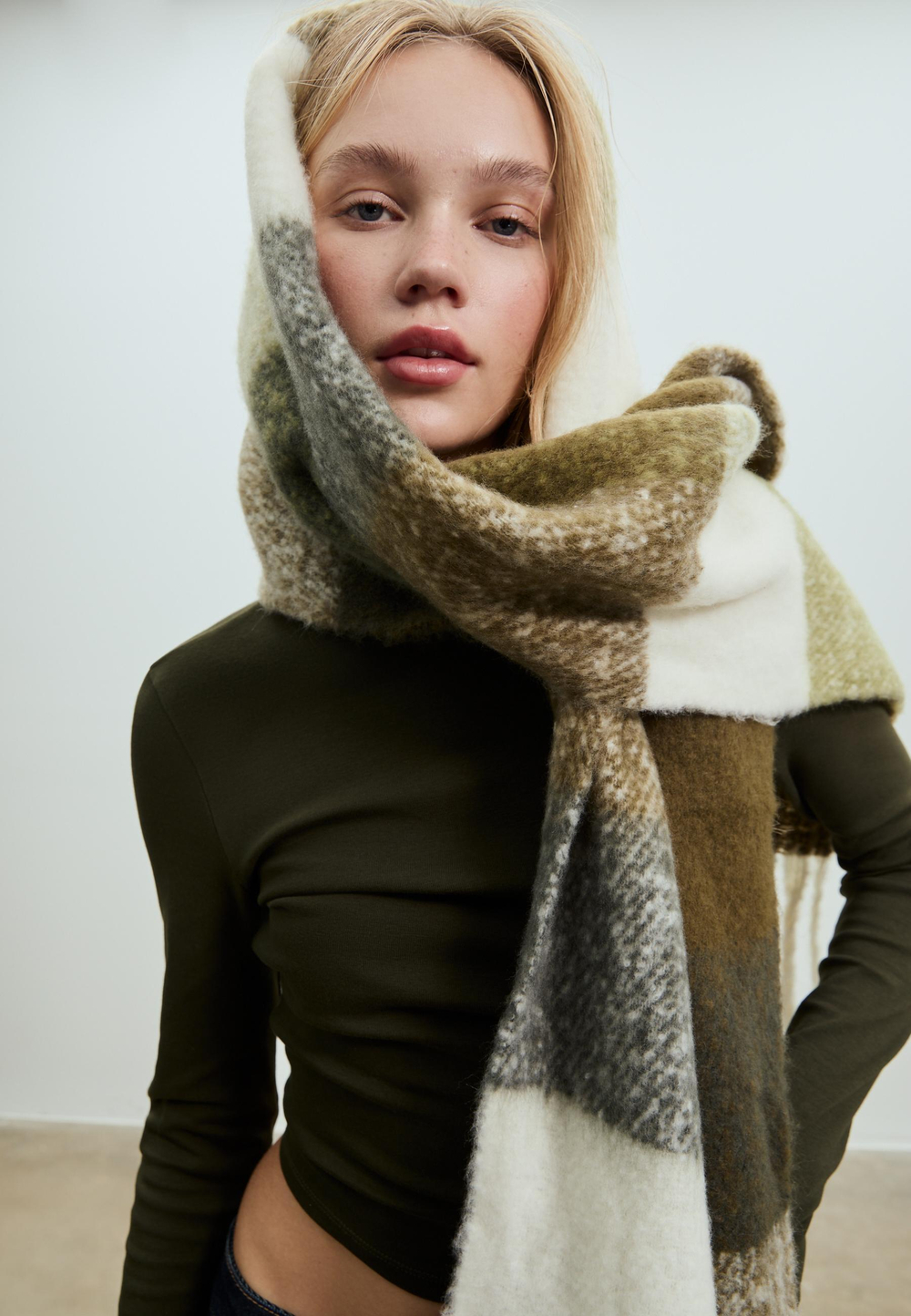 STRADIVARIUS Клетчатый шарф, хаки