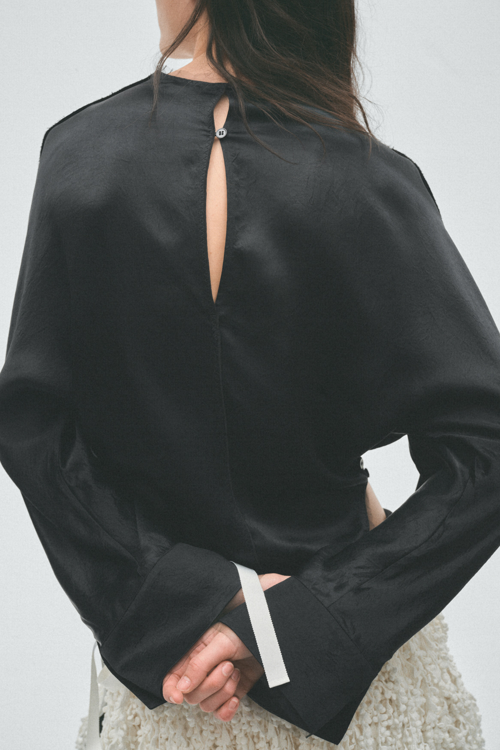 Топ из ацетата с необработанными краями - H&M