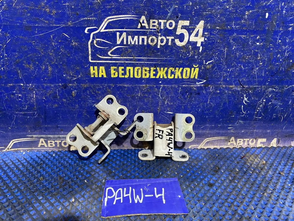 Петля двери передней правой MITSUBISHI DELICA 1994-1996