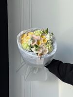 Букет из кустовых пионовидных роз, диантусов, маттиолы и орнитогалума