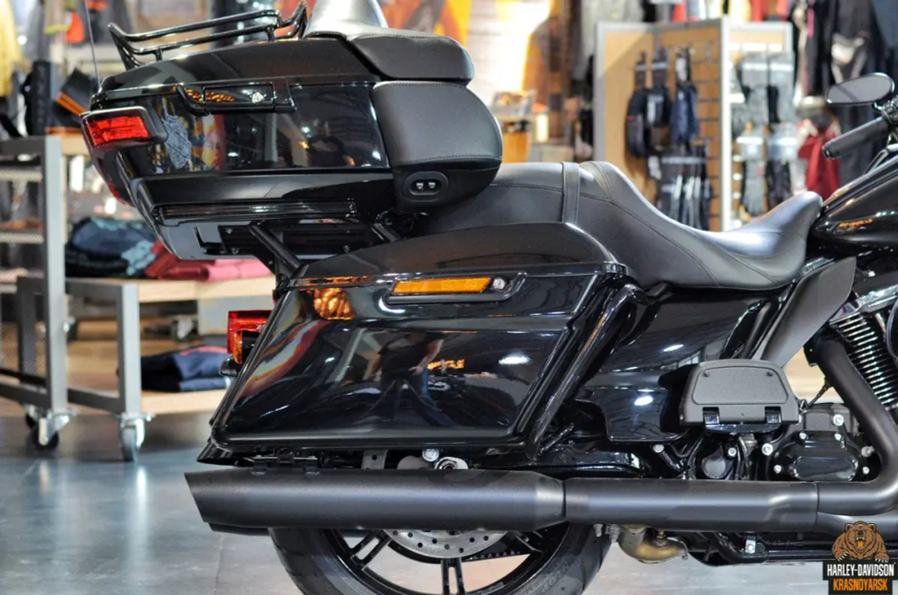 Ultra Limited, Harley-Davidson (FLHTK), 2023 Black Option