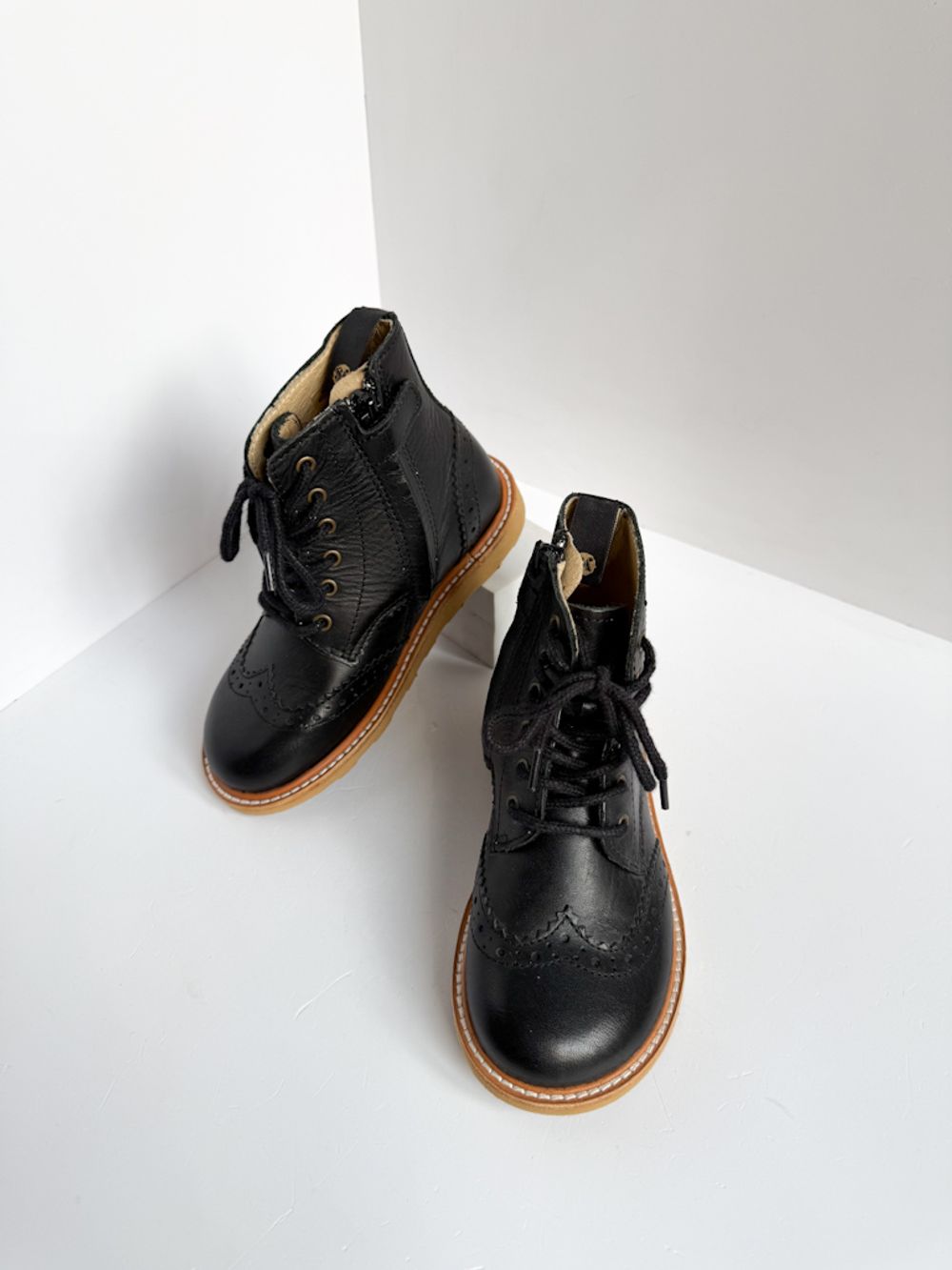 Новые кожаные ботинки Young Soles, 26