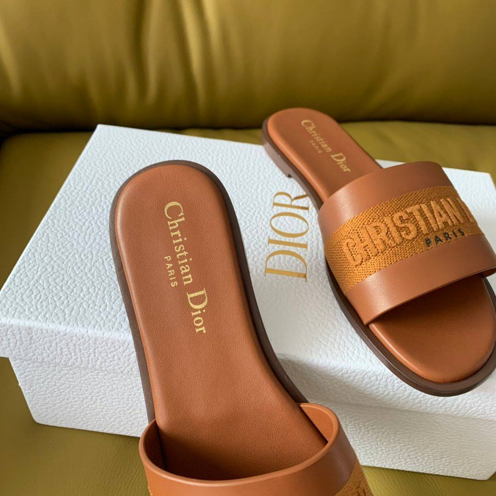 Кожаные коричневые шлепанцы Dior Dway Slide с вышивкой