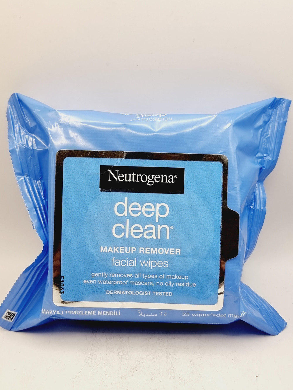 Салфетки для снятия макияжа Neutrogena Deep Clean Makeup Remover 1 уп. (25 салфеток в упаковке)