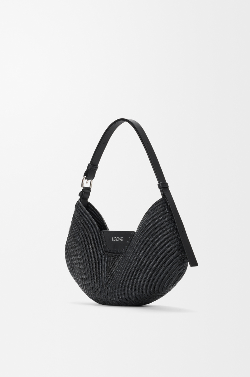 Loewe Сумка среднего размера Swing из рафии и телячьей кожи, черный
