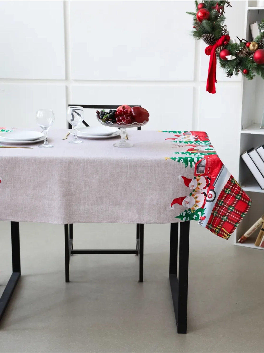 Скатерть новогодняя на стол Приключение 120х150