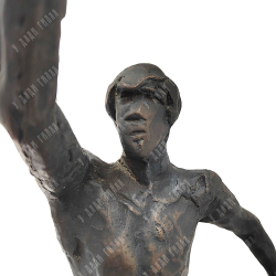 Динес Ю. С. Орлянка. Бронза, литьё. 2000 г.