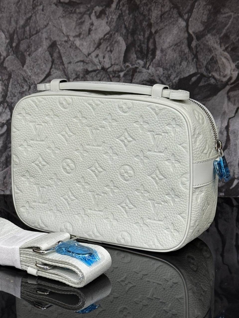 Сумка через плечо Louis Vuitton S-Lock