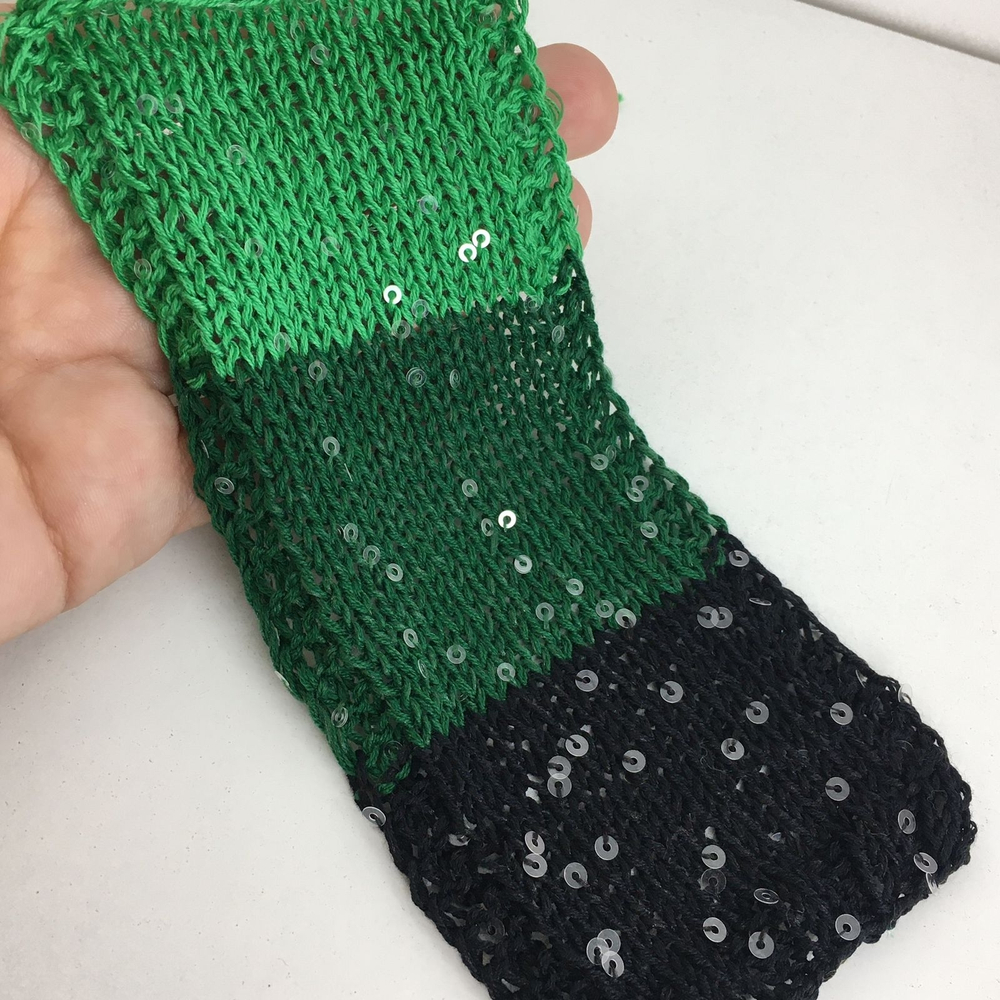 PAILLUX - D&C yarns; 96% хлопок, 4% прозрачные пайетки; 560м/100гр; цвет: нить - шоколадный с нотками бордо, пайетки - прозрачные MP