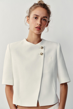 БЛЕЙЗЕР С КОРОТКИМИ РУКАВАМИ И ПОДПЛЕЧНИКАМИ — ZARA