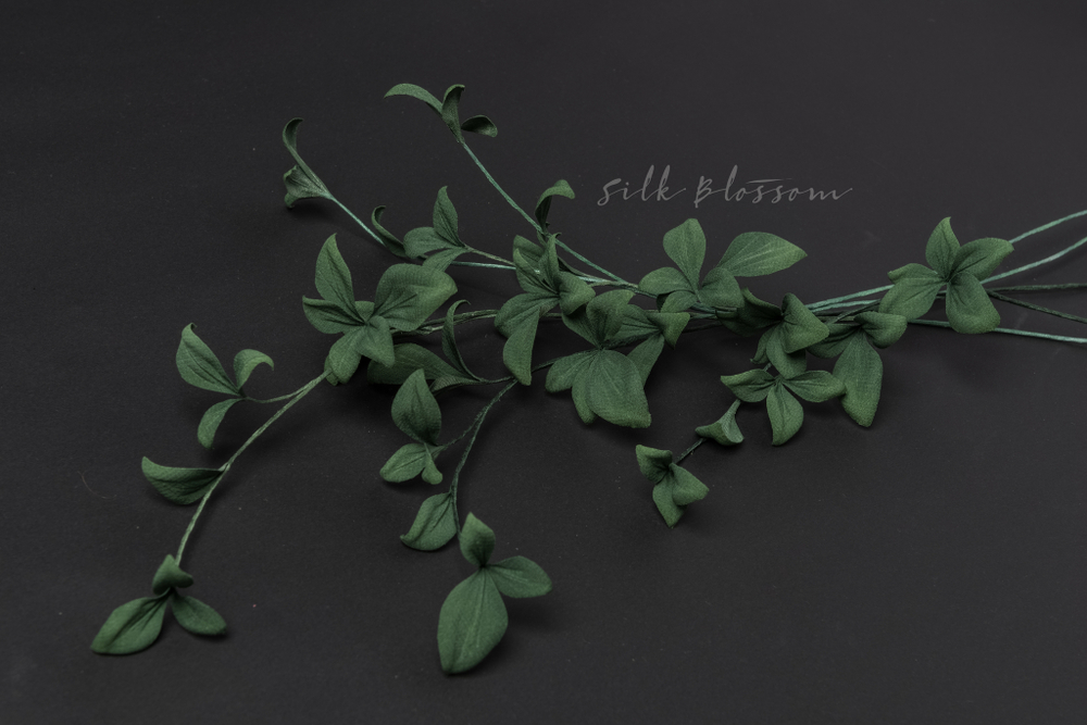 Букет из натурального шелка "Green Bells"