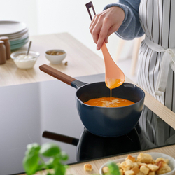 IKEA KNORRHANE  (ИКЕА КНОРРХАНЕ)  -  Ложка для готовки - светло-оранжевая/тёмно-красная 33 см