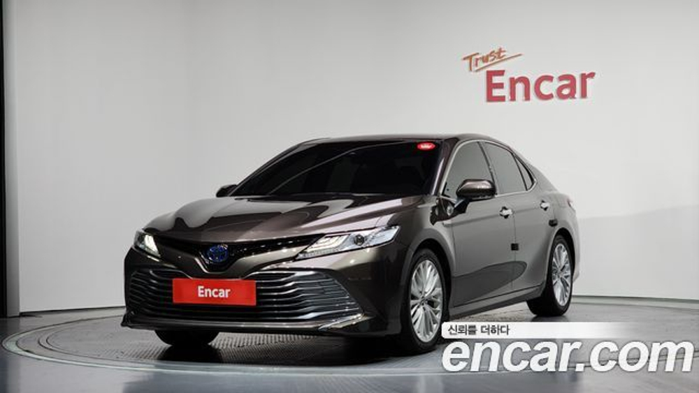 Toyota Camry 2.5 XLE Hybrid — 2018