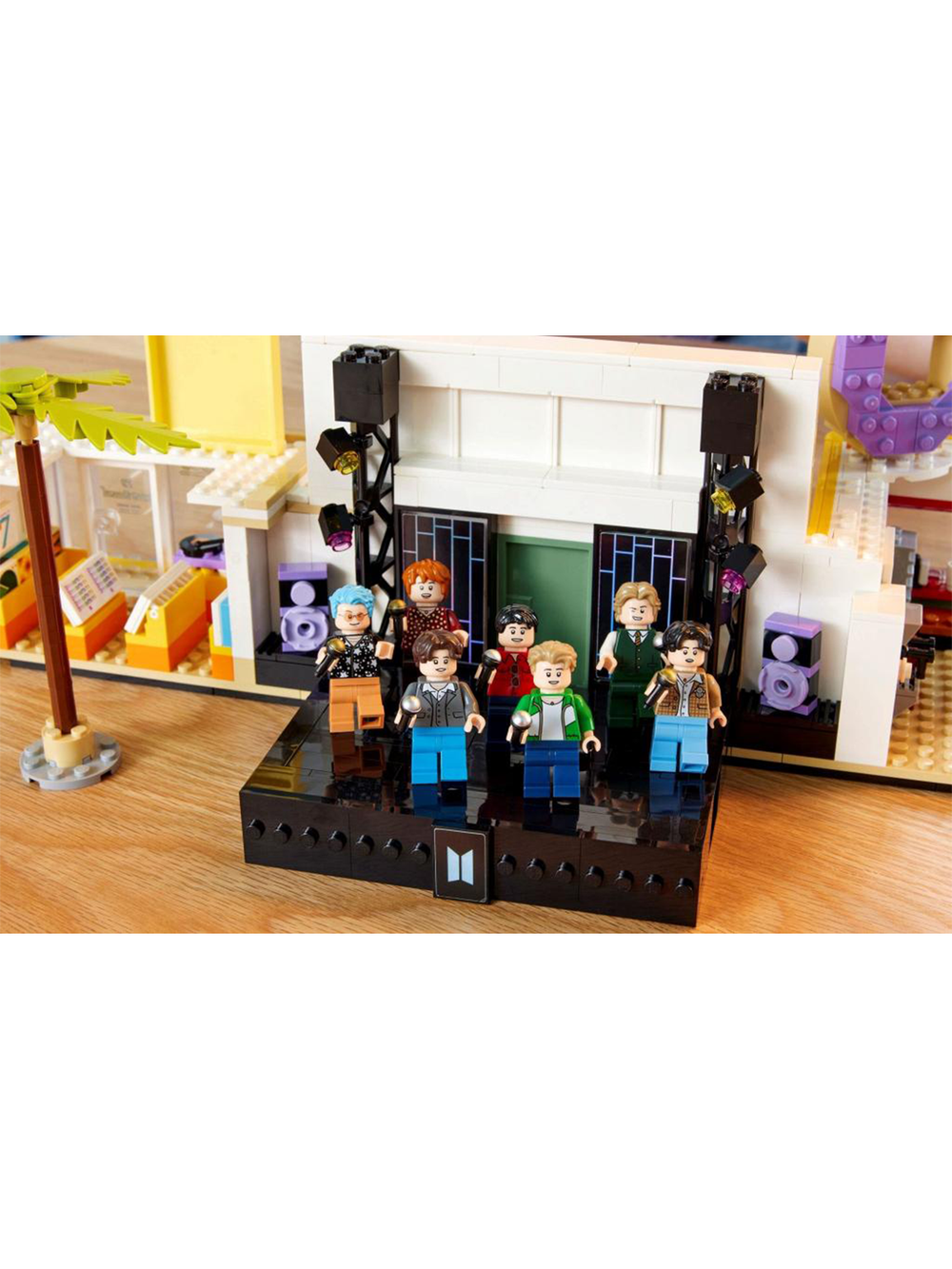 Конструктор Лего Айдиас BTS Dynamite 21339 | LEGO Ideas BTS Dynamite | набор с музыкальной сценой 749 деталей 18+