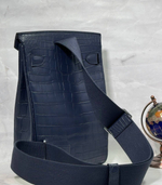 Сумка-слинг Hermes из кожи крокодила