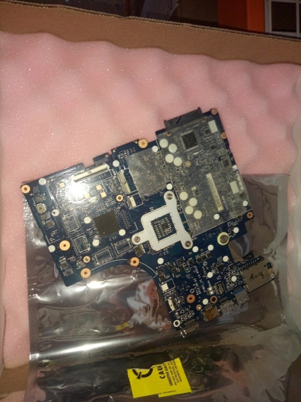 Материнская плата для ноутбука Lenovo Z500 W8 UMA WO/BL (90001767), оригинал