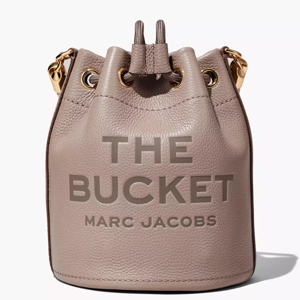 СУМКА MARC JACOBS THE LEATHER BUCKET BAG CEMENT