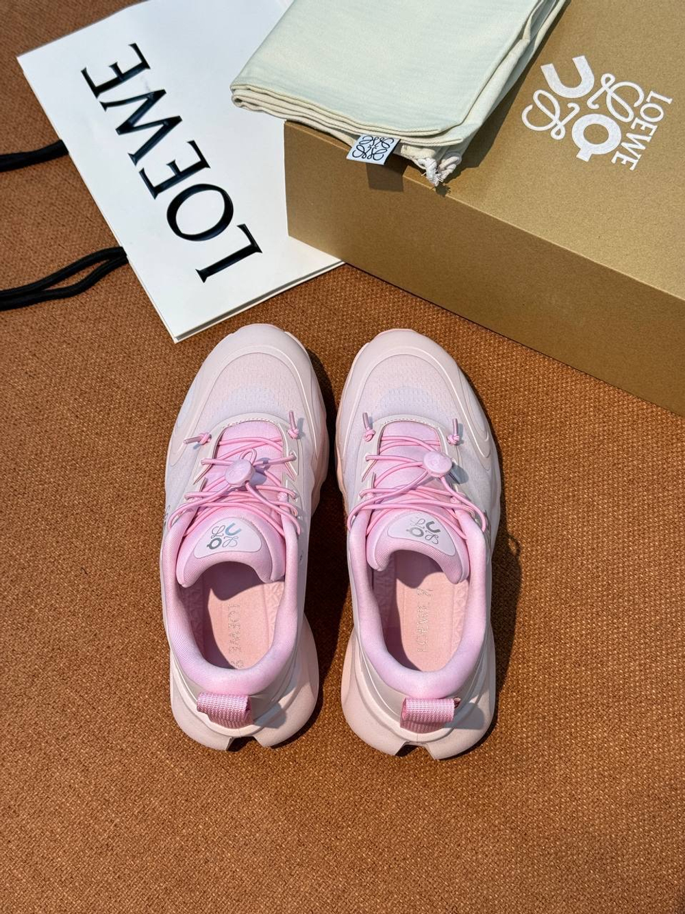 Кроссовки On Running x Loewe