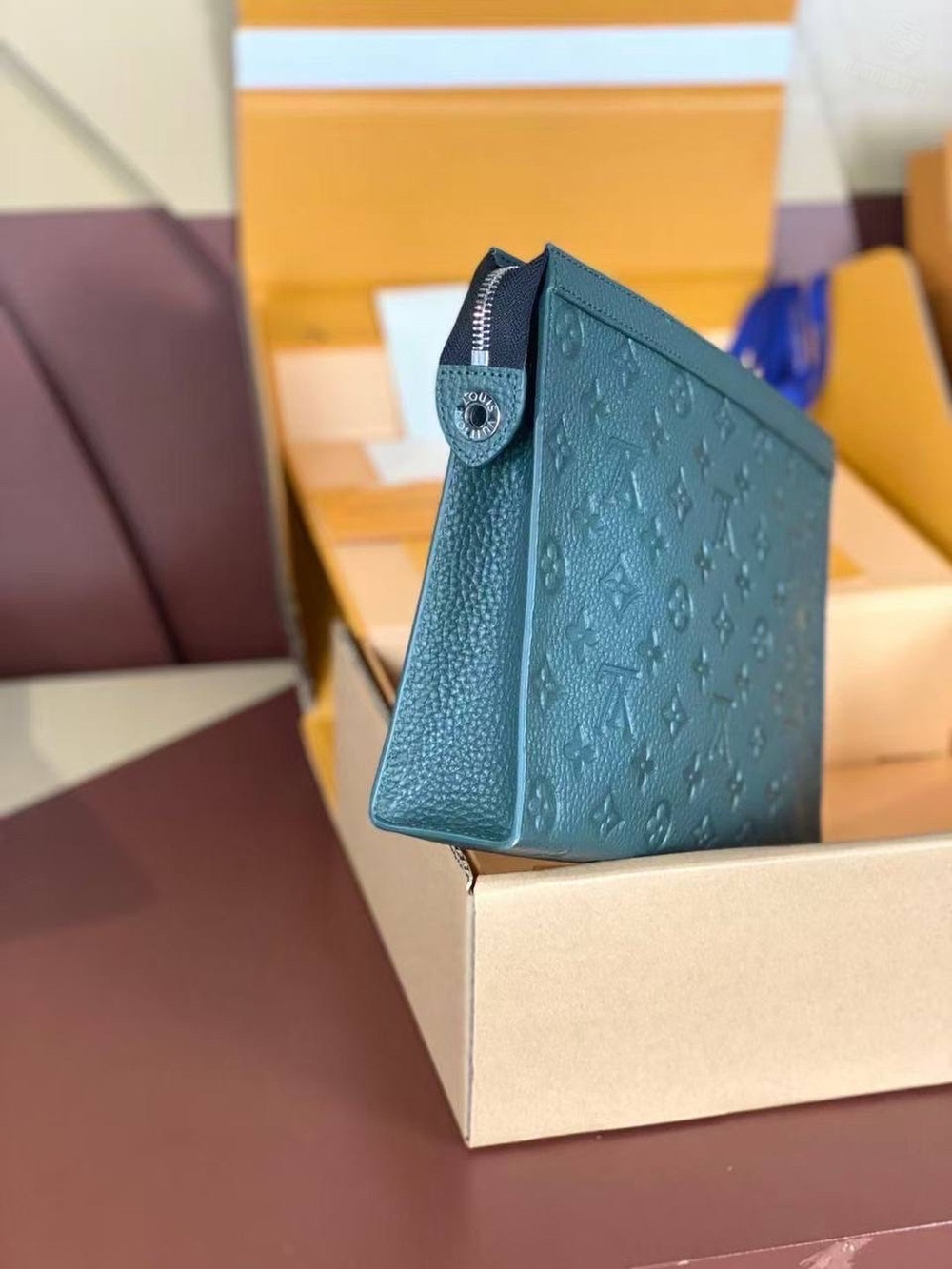 Клатч Louis Vuitton Voyage