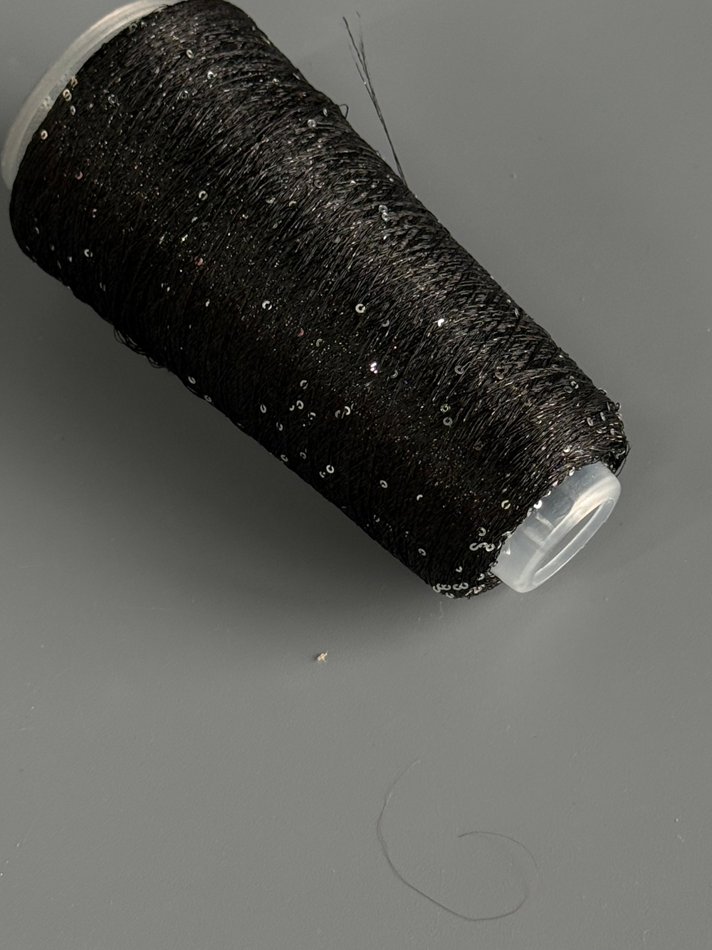 Пряжа Siyue Lurex Sequins пайтка 1,5 мм (48/черный), 1800м/50гр