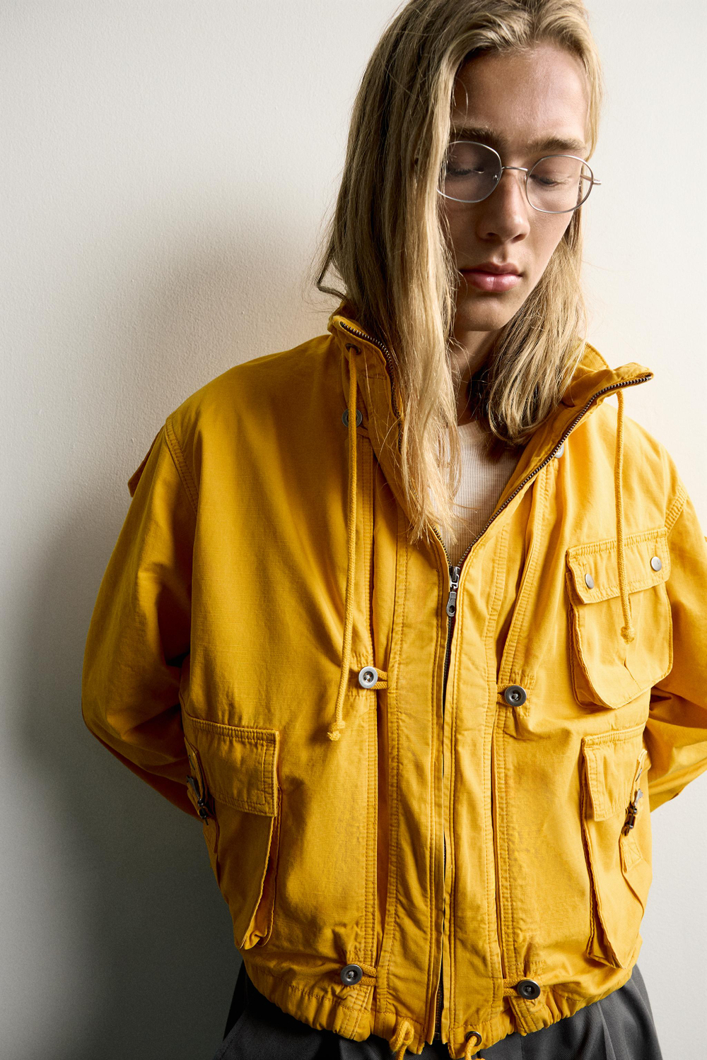 УКОРОЧЕННАЯ КУРТКА В СТИЛЕ UTILITY — ZARA