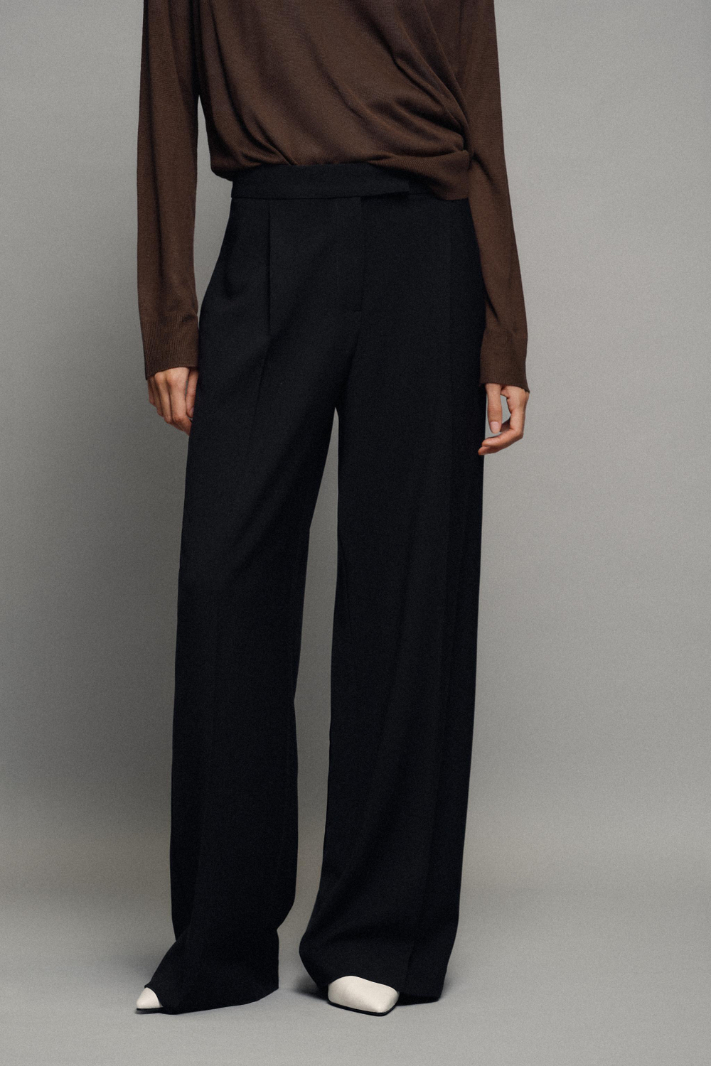 ШИРОКИЕ БРЮКИ С ЗАЩИПАМИ — ZARA