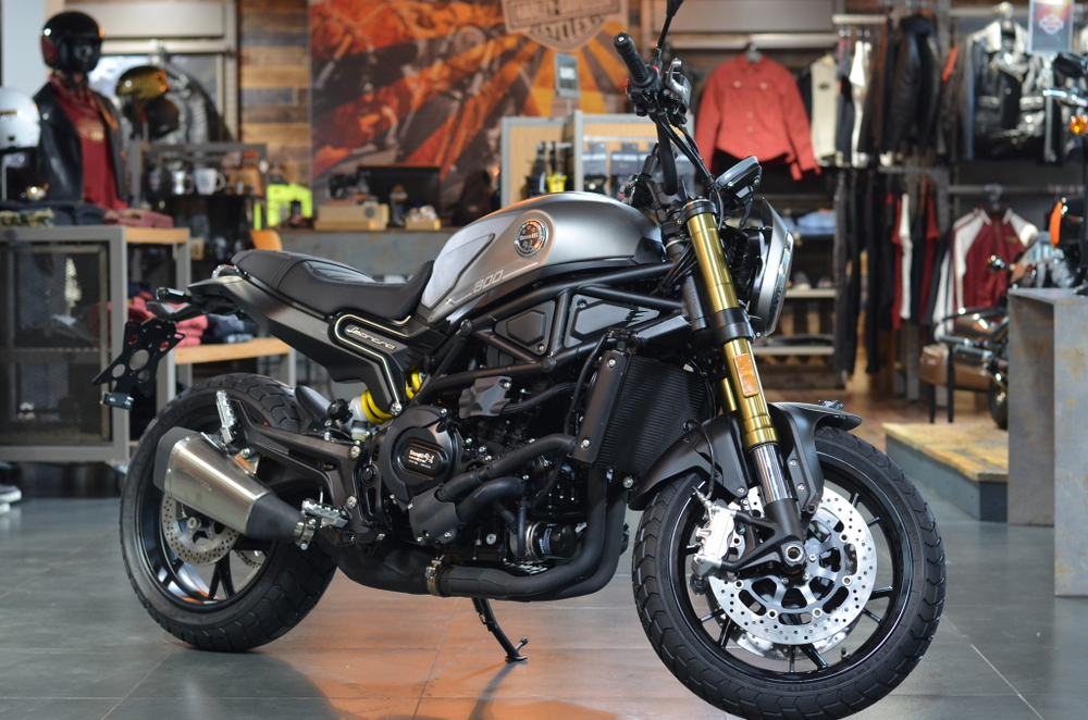 Benelli Leoncino 800