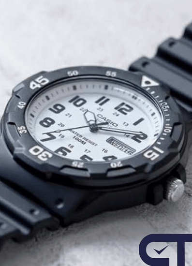 CASIO MRW-200H-7B — спортивные аналоговые часы с вращающимся безелем